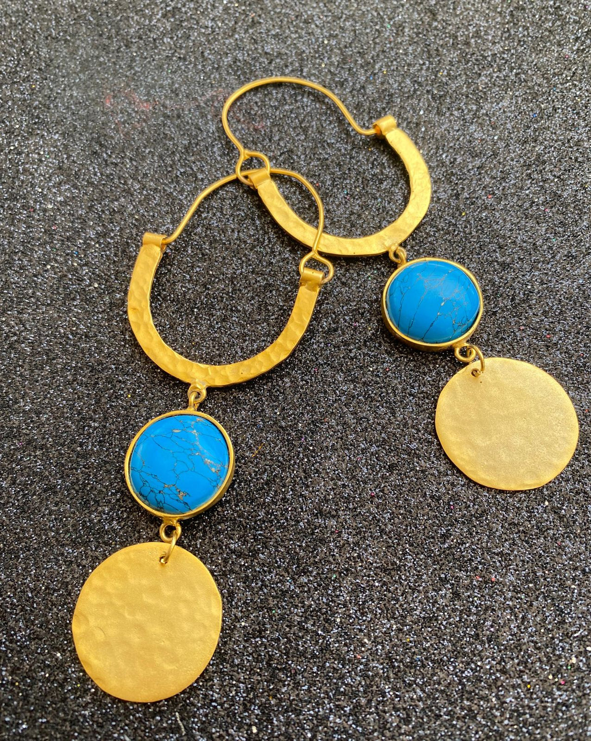 valvet shine earrings